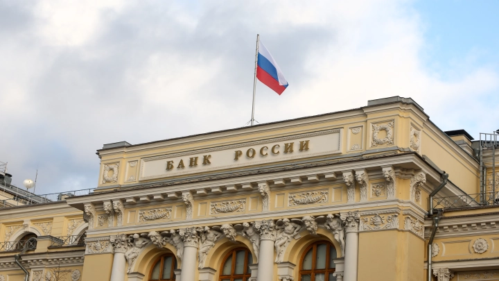 snjatie-nalichnoj-valjuty-nevozmozhno-centrobank-snova-prodlil-ogranichenija-061afa8.webp