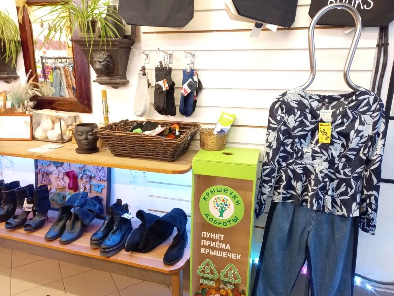 Стоки, вещи от ценителей или винтаж: из чего состоит мир секонд-хендов Петербурга