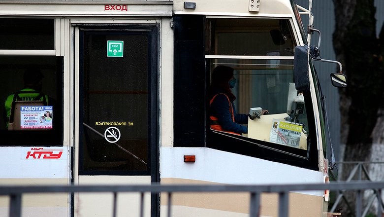 tramvai-treh-marshrutov-zaderzhivajutsja-na-dubininskoj-ulice-po-tehprichinam-9c0dc40.jpg