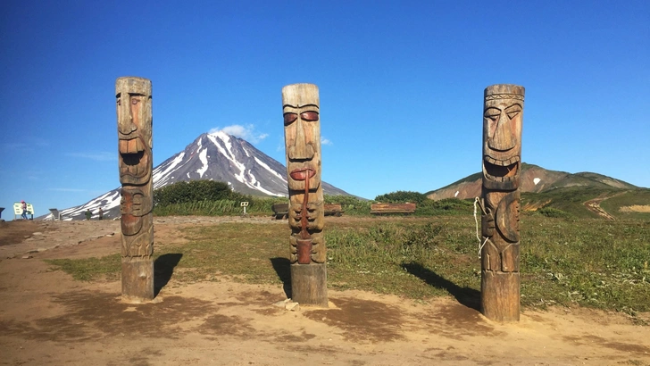 turisty-na-kamchatke-kormjat-jazycheskih-istukanov-pechenem-i-dengami-vokrug-kroshki-priroda-v-opasnosti-38954d5.webp