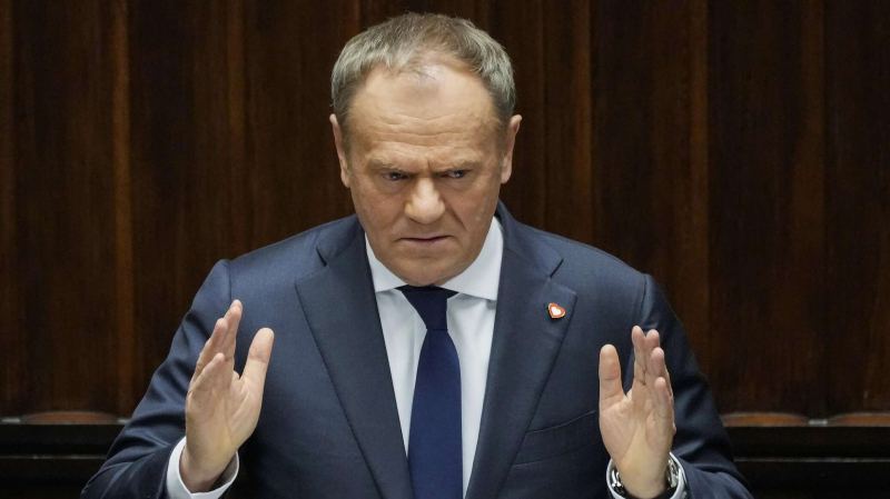 tusk-polsha-vysylaet-belorusskogo-diplomata-dd663c5.jpg