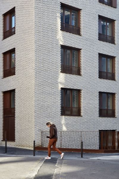 Un Toit - Резиденция для женщин подвергшимся насилию, Франция