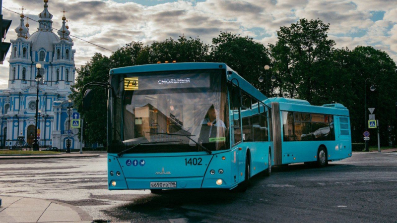 v-obshhestvennom-transporte-peterburga-na-odin-den-otmenjat-platu-za-proezd-8cd25c1.jpg