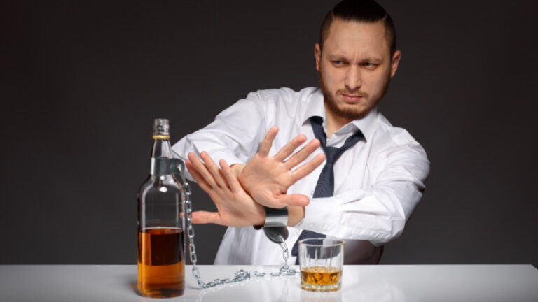 v-peterburge-za-poslednie-desjat-let-stalo-menshe-stradajushhih-alkogolizmom-32fa069.jpg