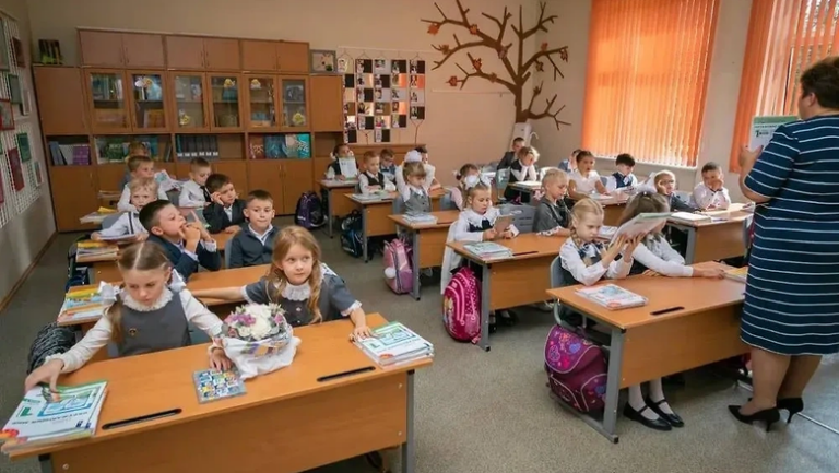v-shkolah-predlozhili-vvesti-objazatelnye-uroki-po-psihologii-s-pravoslavnym-uklonom-3046adc.png