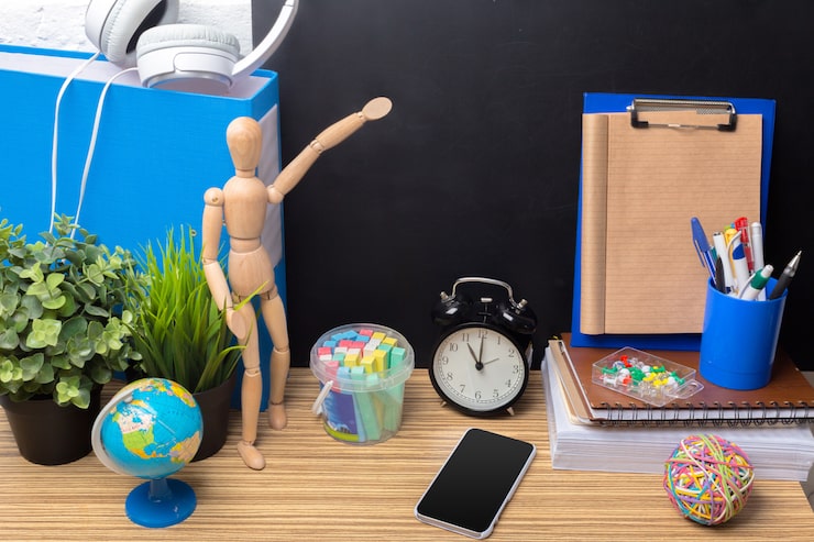 office-table_93675-38938