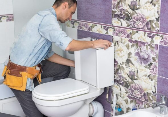plumber-fixing-toilet-seat-lid_493343-31037