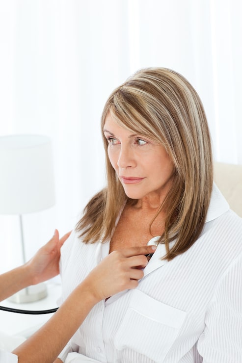 retired-woman-with-her-nurse_13339-240319