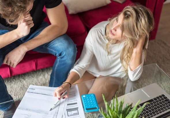 young-married-couple-with-finance-problems_153437-5643
