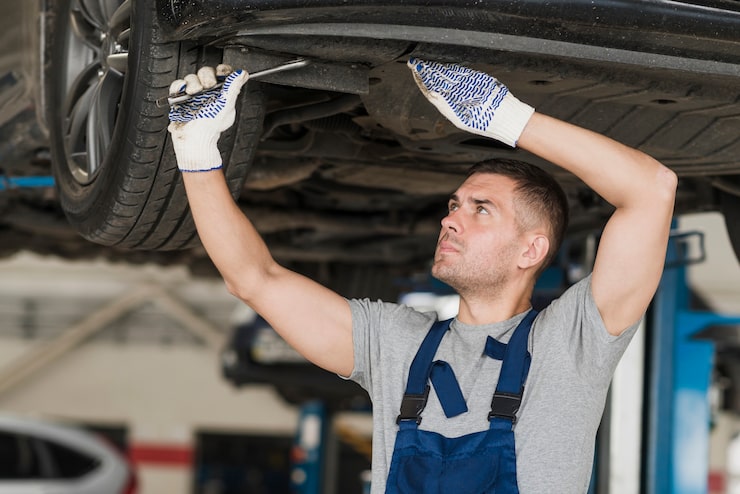 modern-automobile-mechanic-composition_23-2147881485
